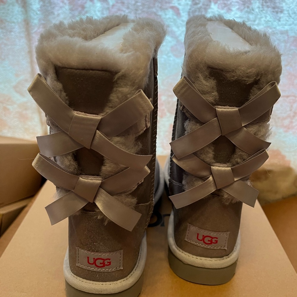 Uggs Bailey Bow Glisten